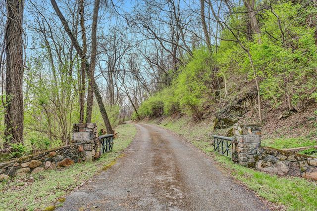 15 Verndale DR, Roanoke, VA 24019