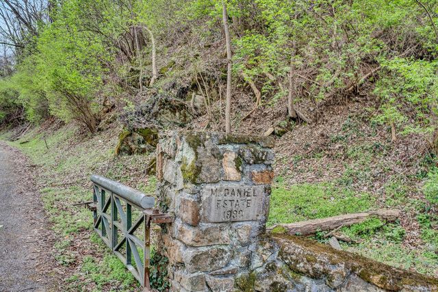 15 Verndale DR, Roanoke, VA 24019