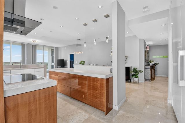 550 Okeechobee Boulevard Lph-23, West Palm Beach, FL 33401