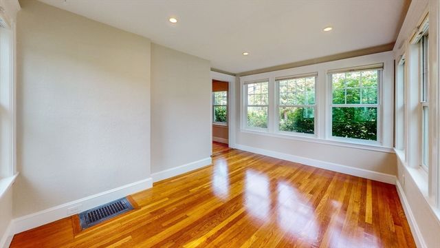 176 Parker 0000, Newton, MA 02459