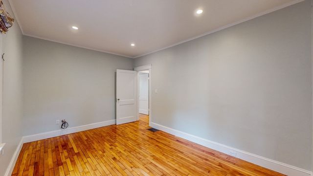 176 Parker 0000, Newton, MA 02459