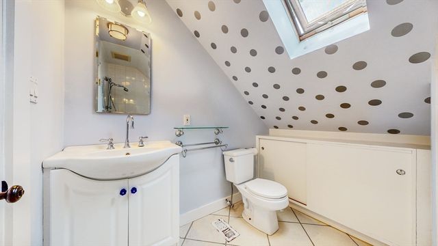 176 Parker 0000, Newton, MA 02459