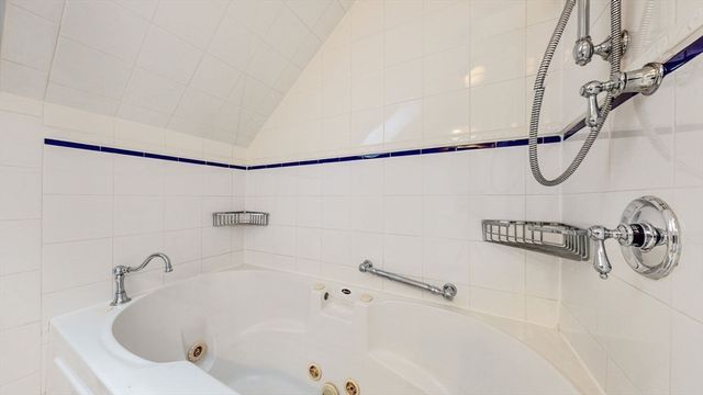 176 Parker 0000, Newton, MA 02459