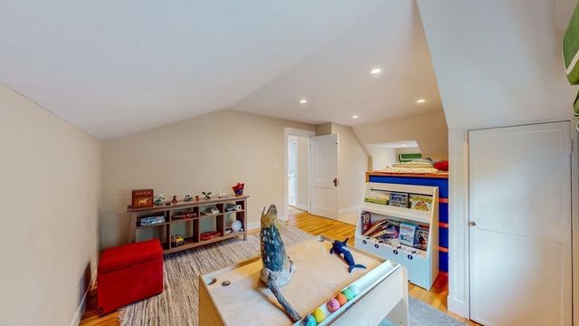 176 Parker 0000, Newton, MA 02459