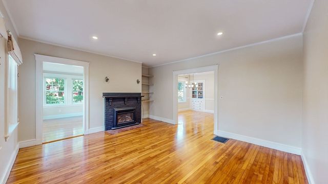 176 Parker 0000, Newton, MA 02459