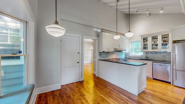176 Parker 0000, Newton, MA 02459