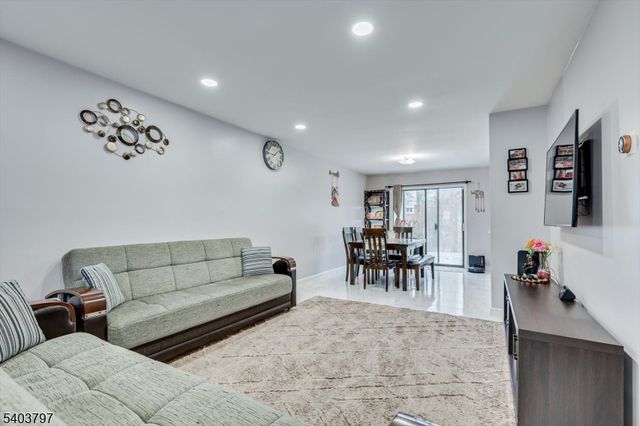 304 Maplecrest Rd, Edison Twp., NJ 08820