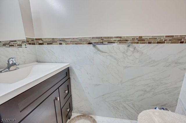 304 Maplecrest Rd, Edison Twp., NJ 08820