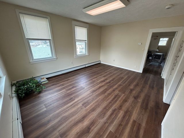 7 Wingate St, Shrewsbury, MA 01545