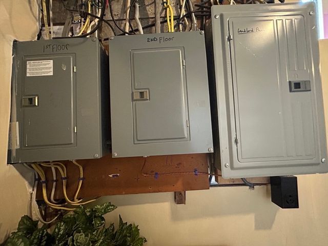 7 Wingate St, Shrewsbury, MA 01545