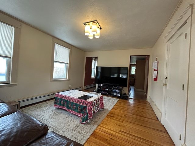 7 Wingate St, Shrewsbury, MA 01545