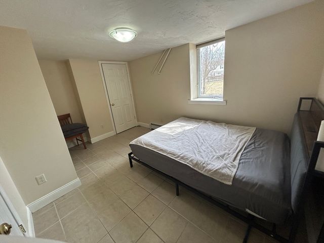 7 Wingate St, Shrewsbury, MA 01545