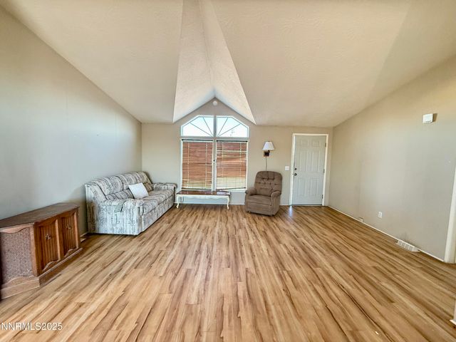 195 W Classic Way, Fallon, NV 89406
