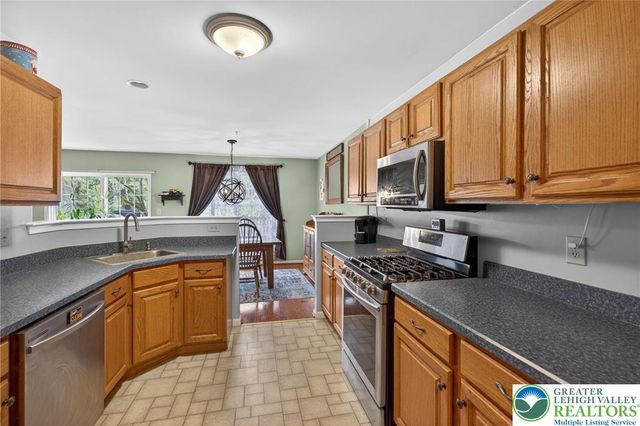 204 Hampshire Drive, Sellersville Boro, PA 18960