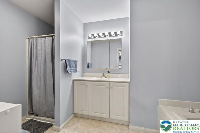 204 Hampshire Drive, Sellersville Boro, PA 18960