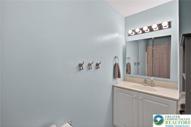 204 Hampshire Drive, Sellersville Boro, PA 18960