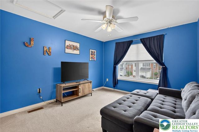 204 Hampshire Drive, Sellersville Boro, PA 18960