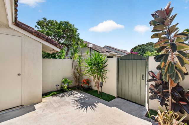 460 Hardwood Place, Boca Raton, FL 33431
