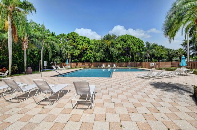 460 Hardwood Place, Boca Raton, FL 33431