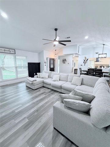 528 Belmont Drive, Friendswood, TX 77546