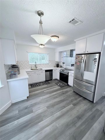 528 Belmont Drive, Friendswood, TX 77546