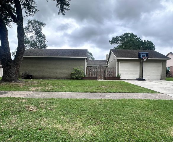 528 Belmont Drive, Friendswood, TX 77546