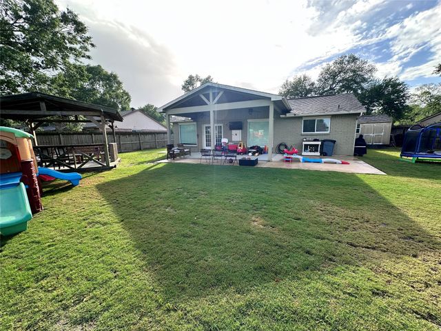 528 Belmont Drive, Friendswood, TX 77546