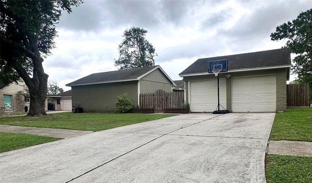 528 Belmont Drive, Friendswood, TX 77546