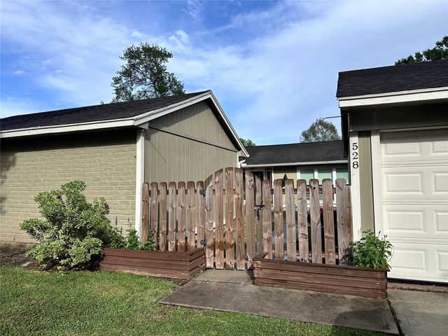 528 Belmont Drive, Friendswood, TX 77546