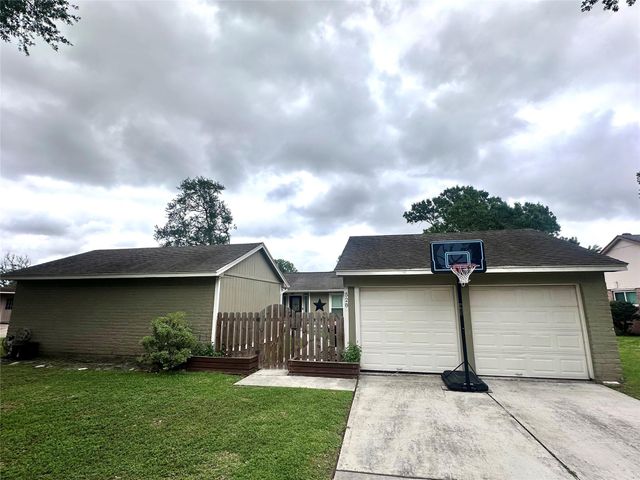 528 Belmont Drive, Friendswood, TX 77546