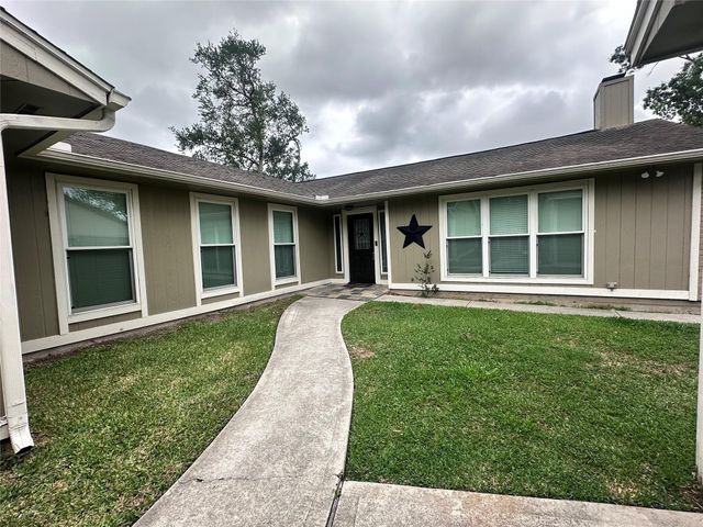 528 Belmont Drive, Friendswood, TX 77546