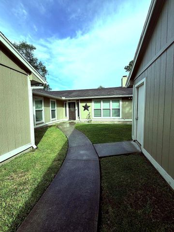 528 Belmont Drive, Friendswood, TX 77546