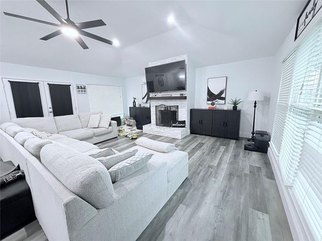 528 Belmont Drive, Friendswood, TX 77546