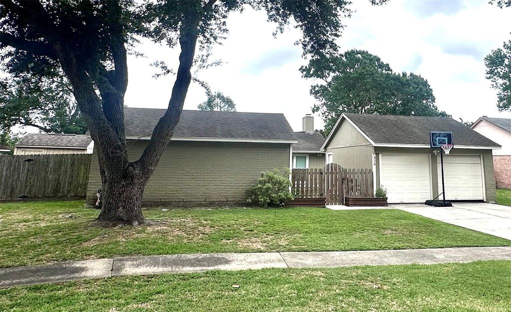 528 Belmont Drive, Friendswood, TX 77546