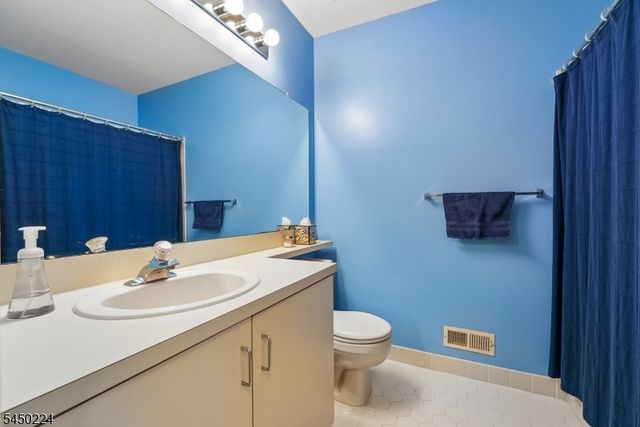 179 Gregory Ln, Franklin Twp., NJ 08823