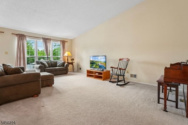 179 Gregory Ln, Franklin Twp., NJ 08823