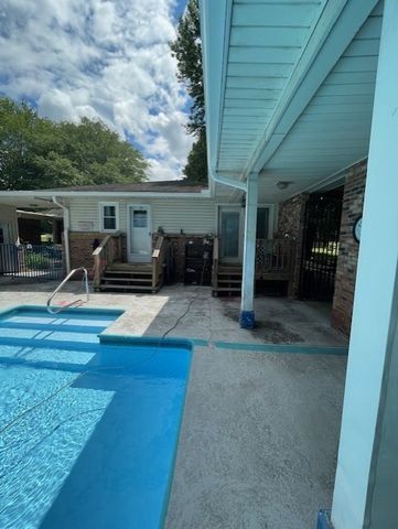 111 Grandview Dr, Lawrenceburg, TN 38464