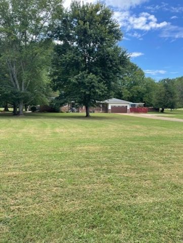 111 Grandview Dr, Lawrenceburg, TN 38464