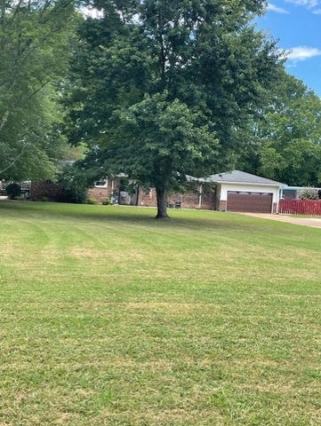 111 Grandview Dr, Lawrenceburg, TN 38464