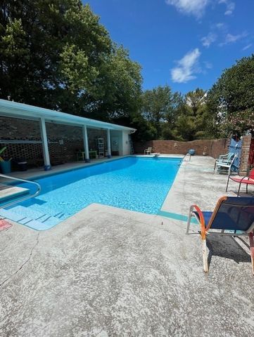 111 Grandview Dr, Lawrenceburg, TN 38464