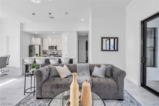 9402 Arrid CIR, Port Charlotte, FL 33981