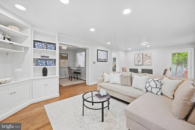 406 HANSON LN, Alexandria, VA 22302