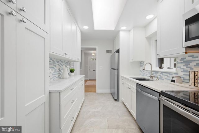 406 HANSON LN, Alexandria, VA 22302