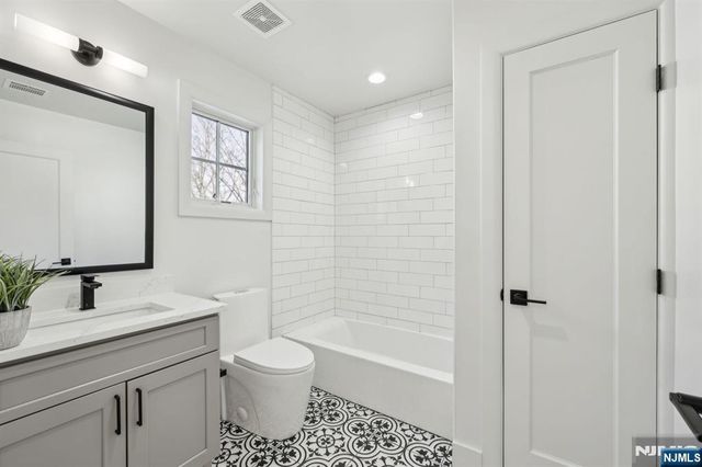 133 Forest Street 1F, Montclair, NJ 07042