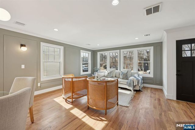 133 Forest Street 1F, Montclair, NJ 07042