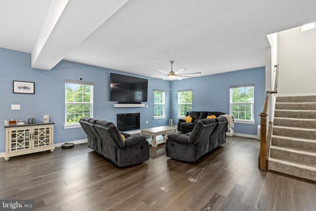 5018 BIRCH LEAF CIR, Fredericksburg, VA 22407