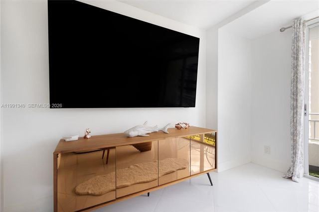 770 Claughton Island Dr 1610, Miami, FL 33131