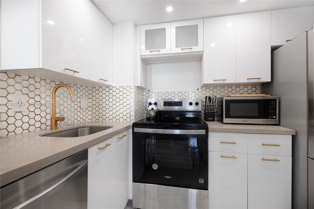 770 Claughton Island Dr 1610, Miami, FL 33131