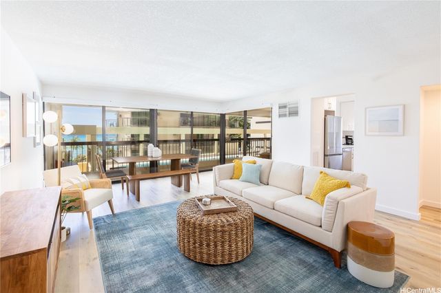 2470 Kalakaua Avenue 504, Honolulu, HI 96815
