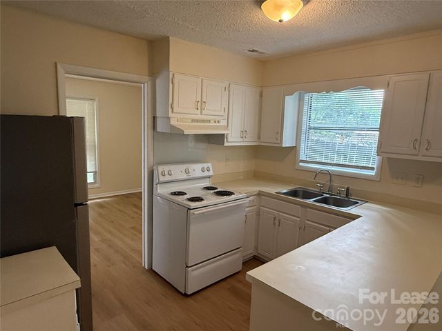 6341 Round Hill Road, Charlotte, NC 28211